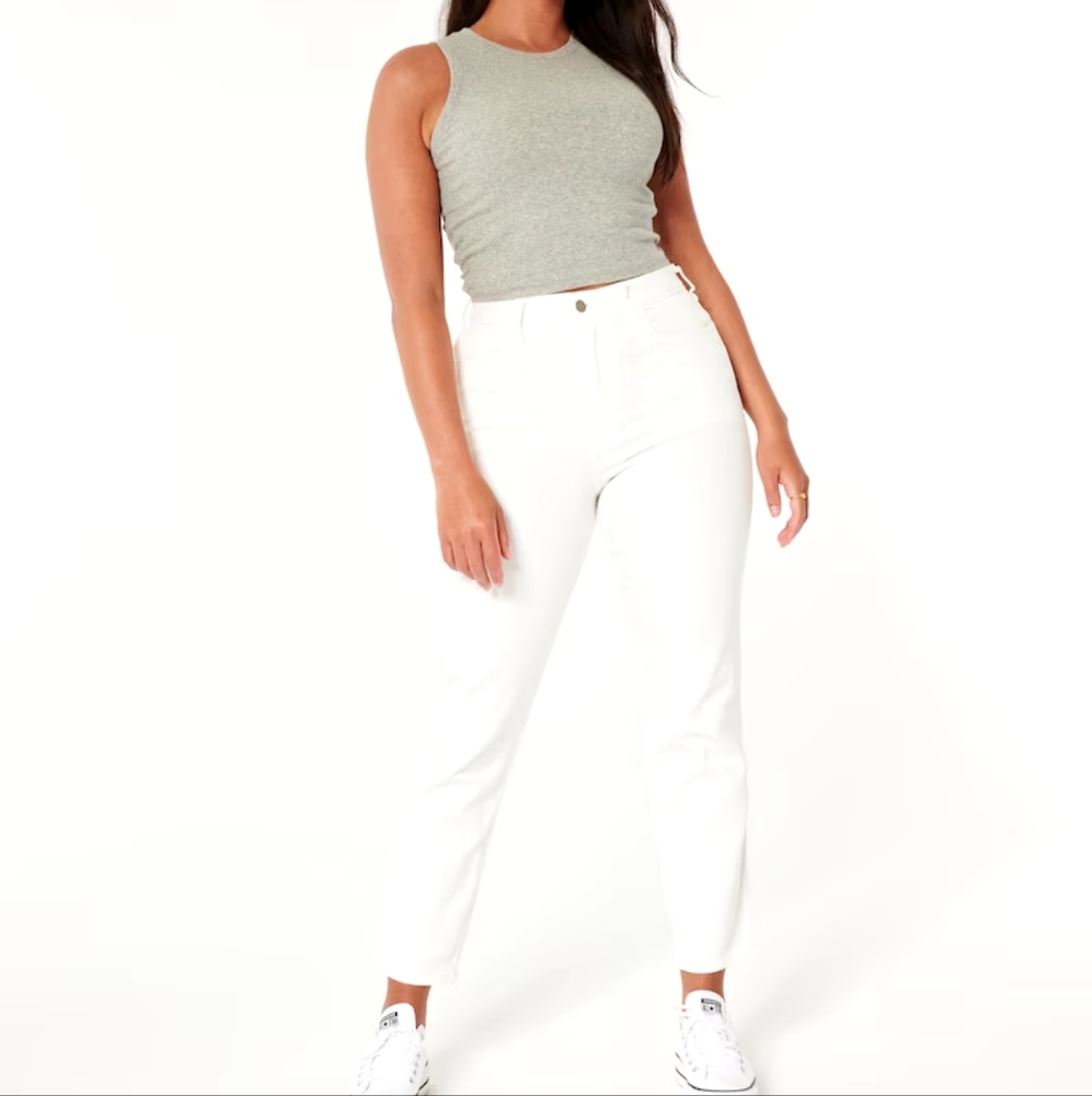 Hollister White Ultra high rise mom jeans Curvy Short size 4s 27w NWT